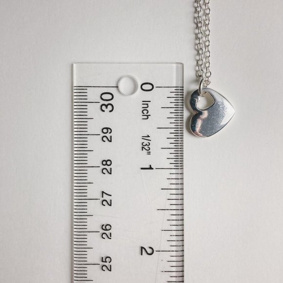 Avon Valentine's Cutout Heart Charm Chain Necklace - Picture 6 of 6